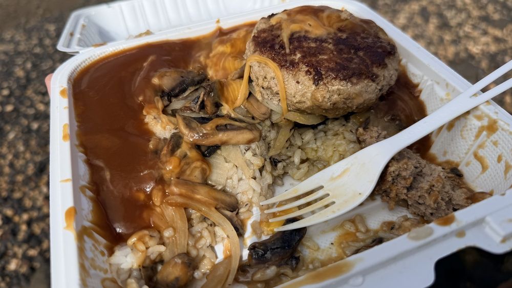 A plate lunch at Keoki's in Līhu'e