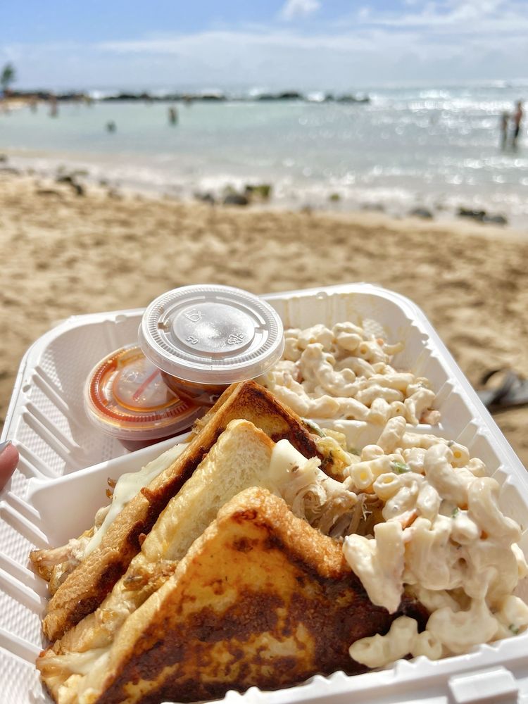 A kālua pork plate from Porky's Kaua'i